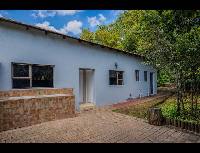 6 BEDROOM FREEHOLD FOR SALE IN BRYANSTON